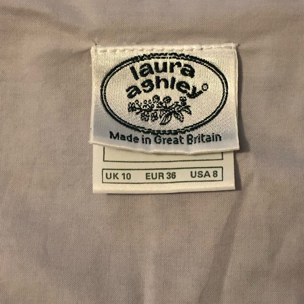 Vintage Laura Ashley lilac floral print prairie cottage dress. Size 8. - Picture 6 of 14
